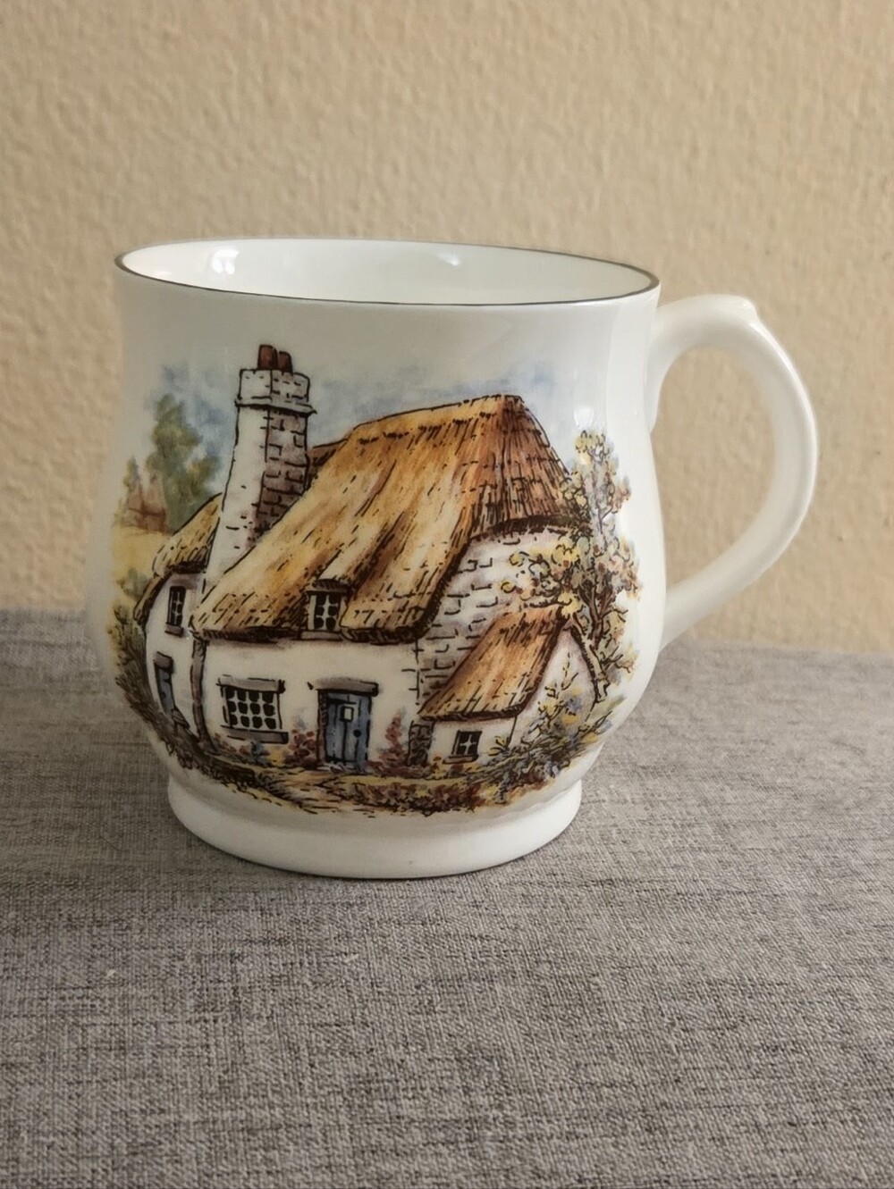 Vintage English White Cottage-Print Porcelain Mug 10oz